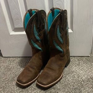 Ariat square toe boots, US size 8.5 B, barely worn